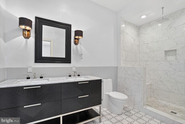 Building Photo - 5553 Little Falls Rd