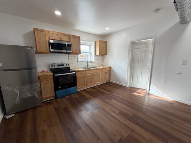 Building Photo - 3956 Pennsylvania Ave