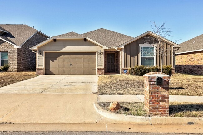 Building Photo - $500 Off the First Full Months Rent!!