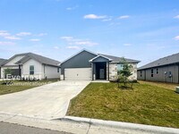 Building Photo - 2115 Hornbeam St
