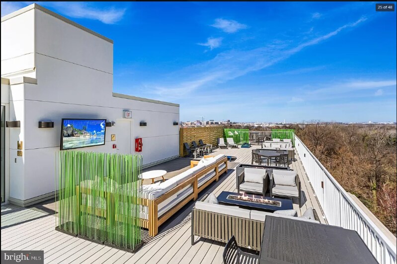 Building Photo - 635 Slaters Ln