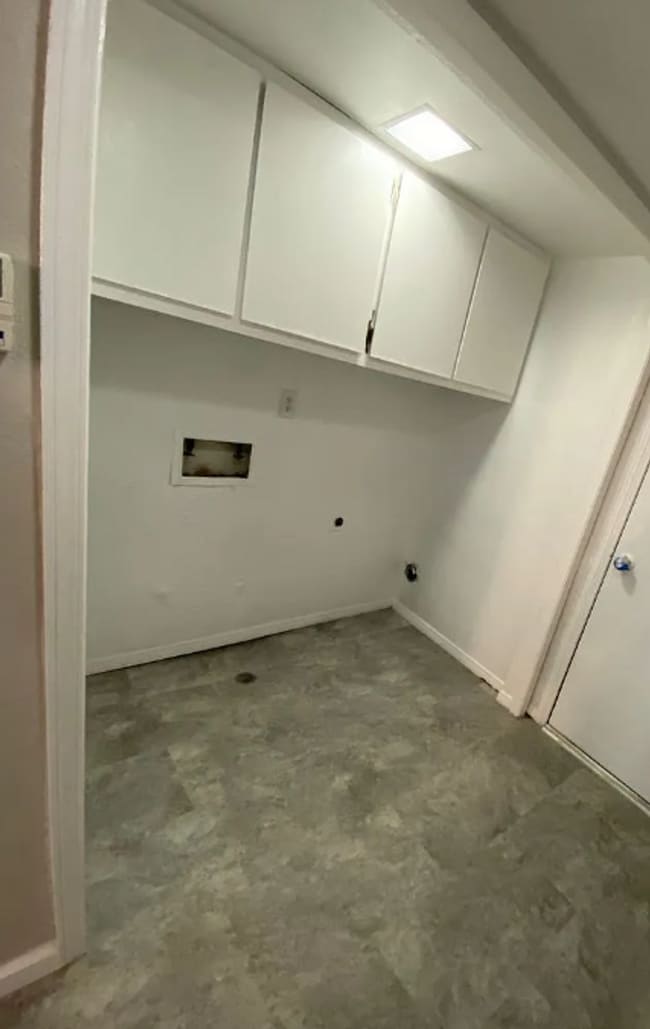 Building Photo - Comfort & Convenience in West Greeley