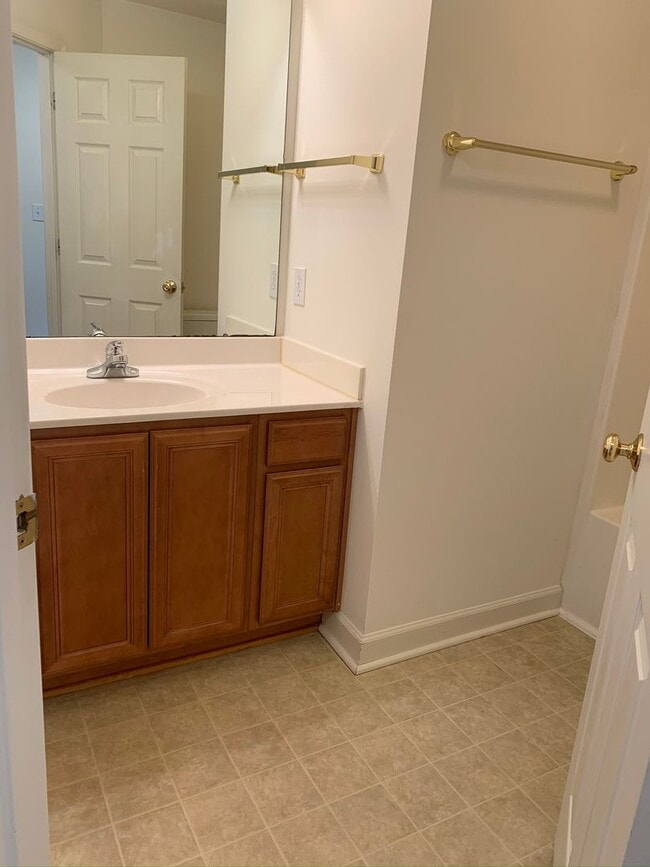 Building Photo - 123 Clusters Cir