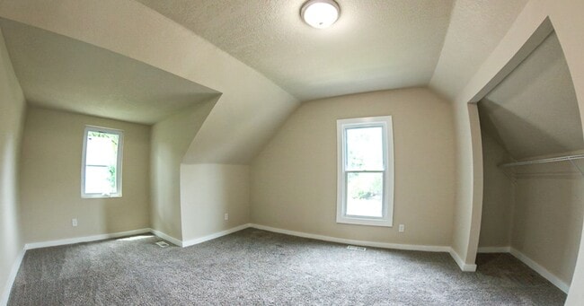 Building Photo - Fully Remodeled 4 Bedroom 2.5 Bathroom