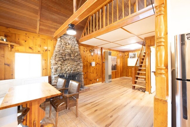 Building Photo - 2242 Deep Creek Dr