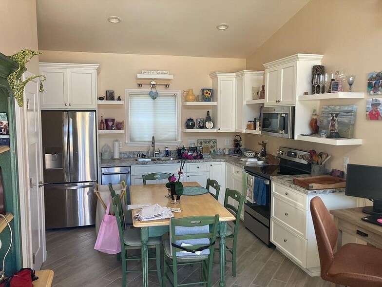 Building Photo - 2136 Deerpark Dr