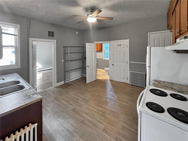 Building Photo - 417 Mt Ida St