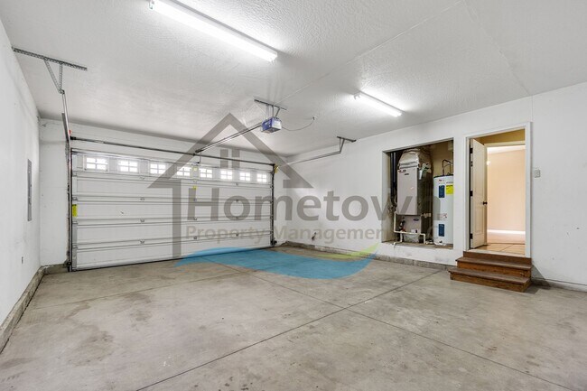 Building Photo - 3 Bedroom 3 Bathroom Home with Attached 2 Car Garage Available in Coeur d'Alene!