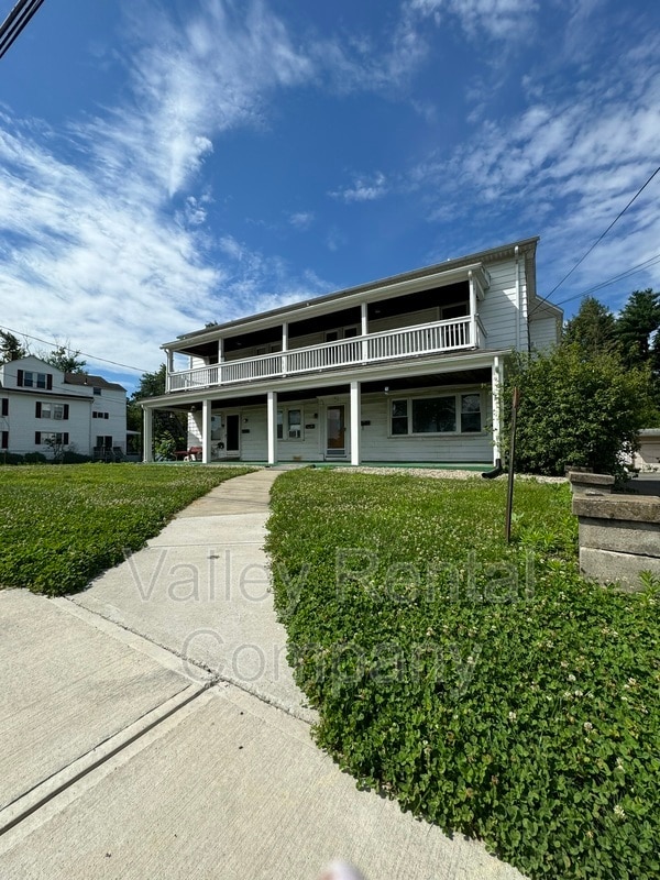 Building Photo - 64 Lyman St