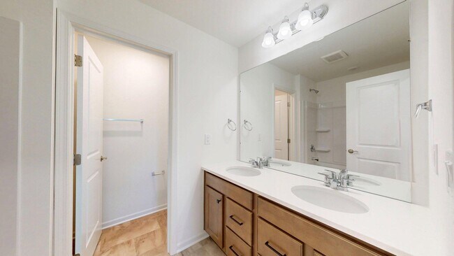 Building Photo - 826 Kuss Dr