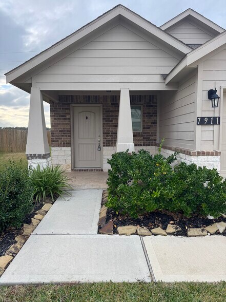 Building Photo - 7911 Tuscan Cypress Dr