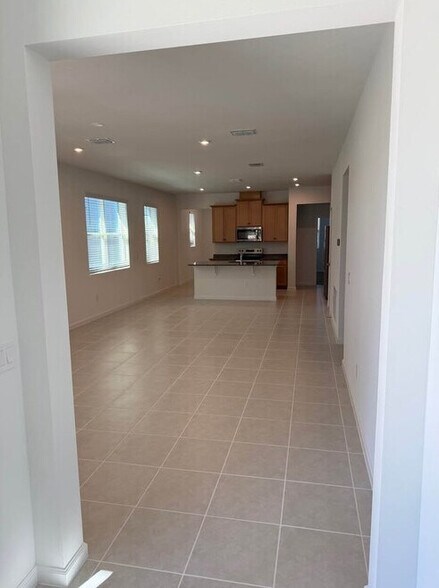 Building Photo - 536 Green Tracker Ave