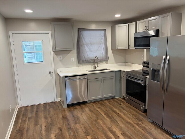 Building Photo - 2109 Villaret Dr SW