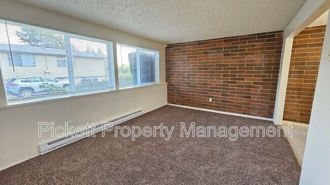 Building Photo - 1621 Trenton Ave