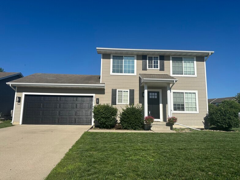 Primary Photo - 4703 NE Hayes Dr
