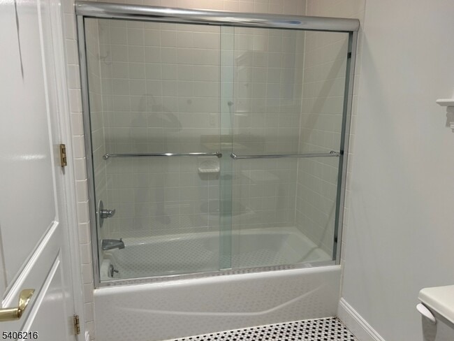 Building Photo - 94 Walnut St