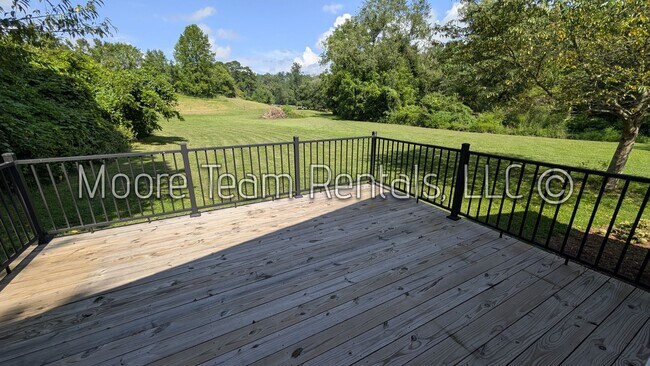 Building Photo - Beautiful Private Ranch House - Stream, Ya...
