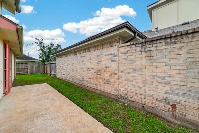 Building Photo - 13431 Clarewood Dr