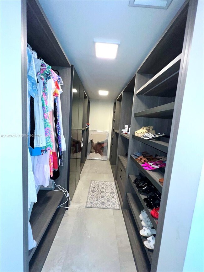 Building Photo - 3581 E Glencoe St