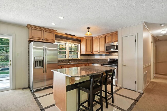 Building Photo - Charming 3BR 1 BTH Home with Inground Pool...