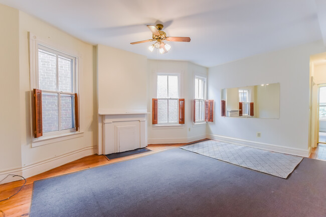 Large great room - 1617 W Grace St