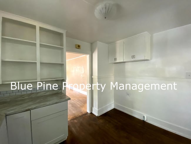 Building Photo - 619 S 11th Ave