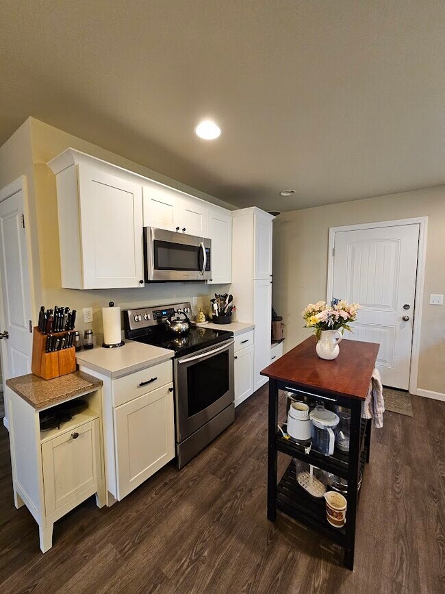 Building Photo - 213 Jonathan Ln