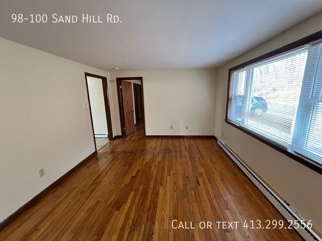 Building Photo - Charming 3 BR in a Quiet Amherst Location