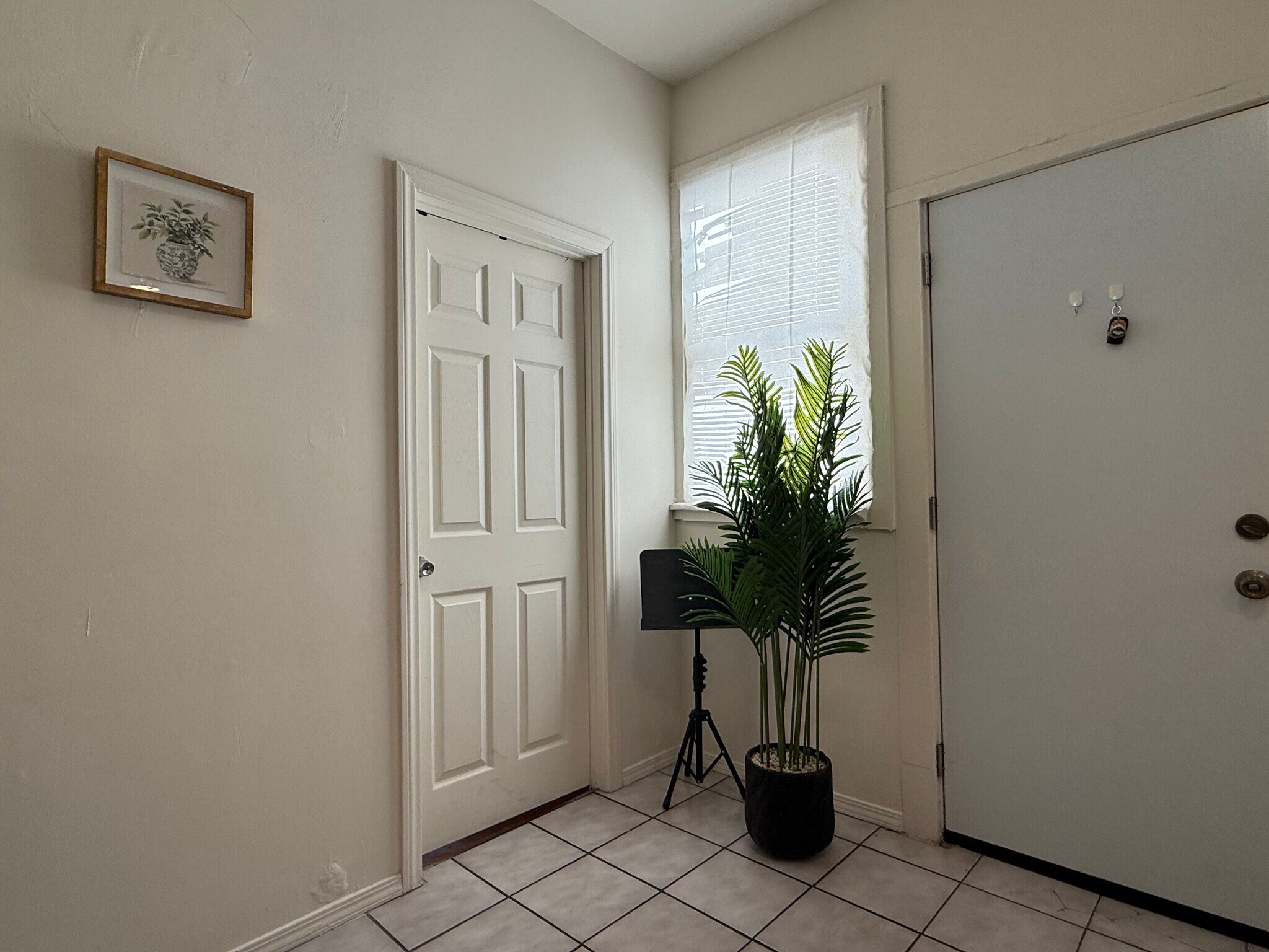 Building Photo - 2663 Orchard Ave