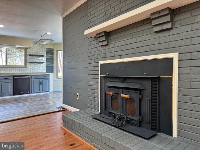 Building Photo - 401 Butternut Ct