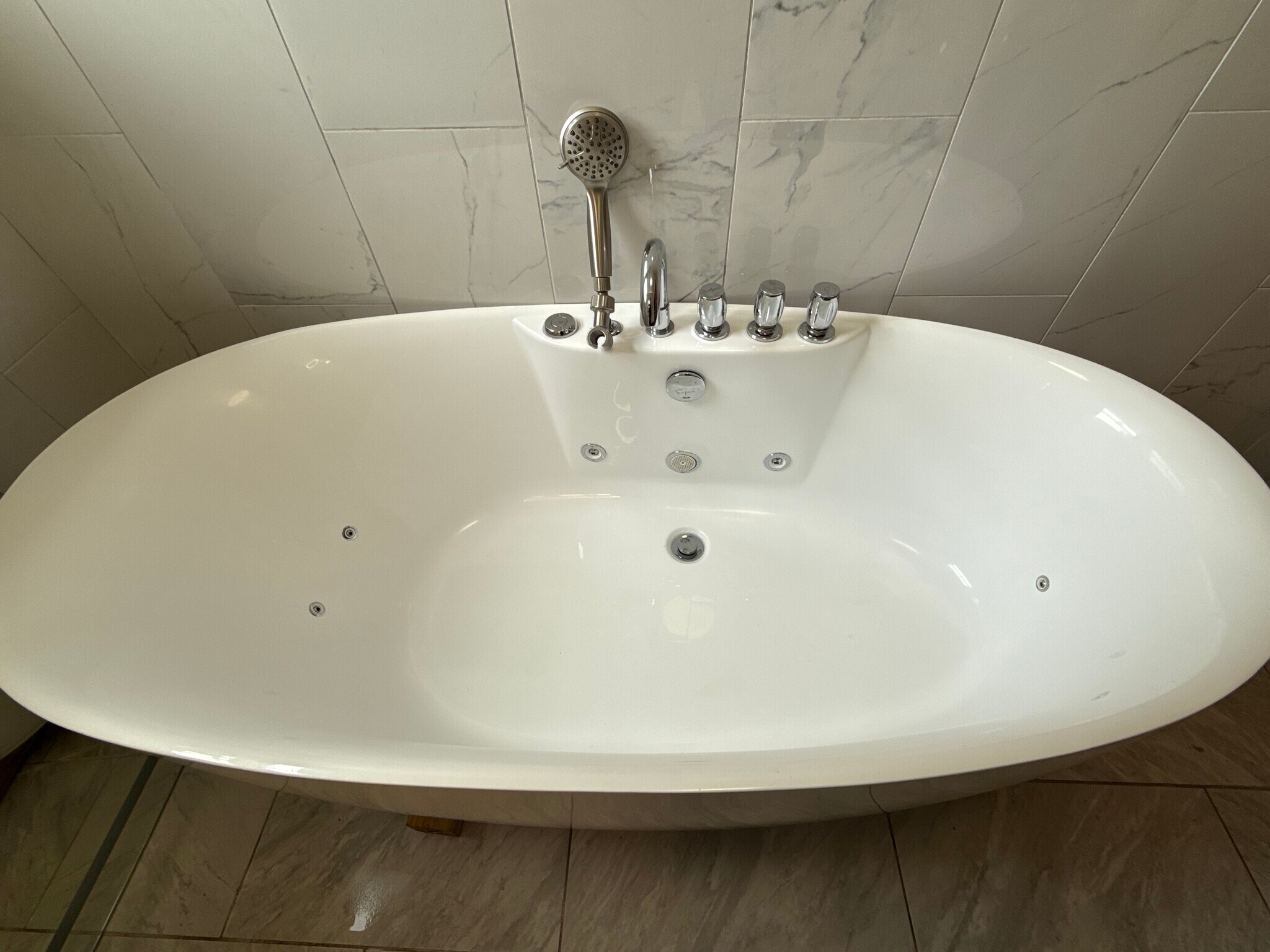 2nd FL jacuzzi tub - 45 Union St