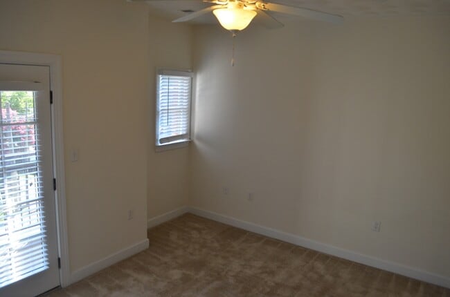 Building Photo - 915 Colley Ave