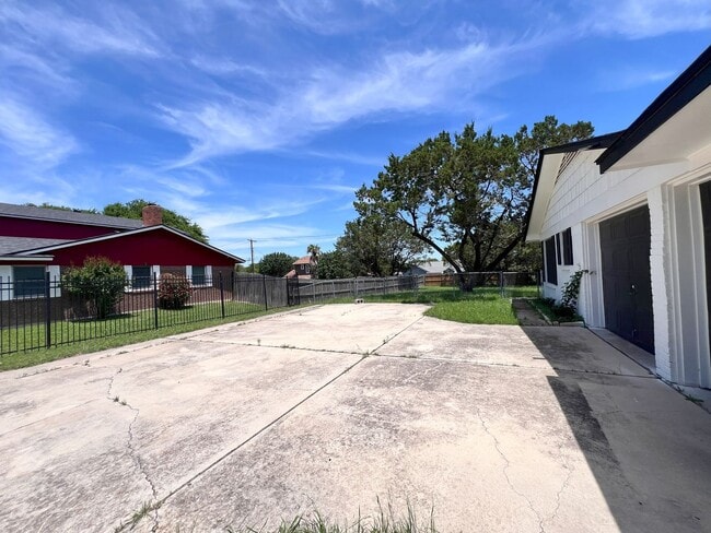 Building Photo - Charming 3-Bedroom Home for Rent in Harker...