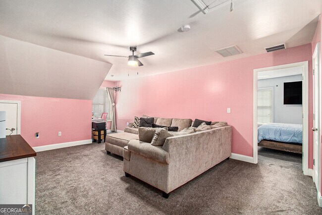 Building Photo - 4079 Essex Dr