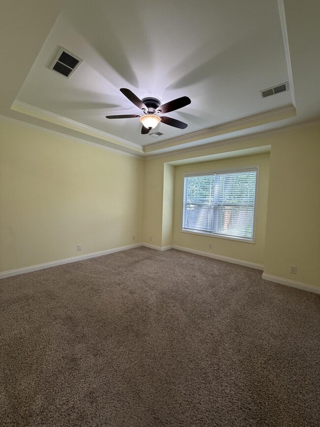 Building Photo - 382 Preston Ave