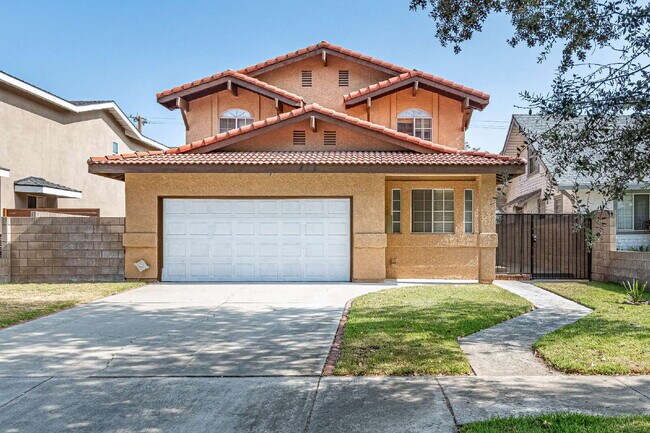 Building Photo - "Chic & Spacious 2-BR Gem in Covina: Modern Living with 2 Full Baths!"