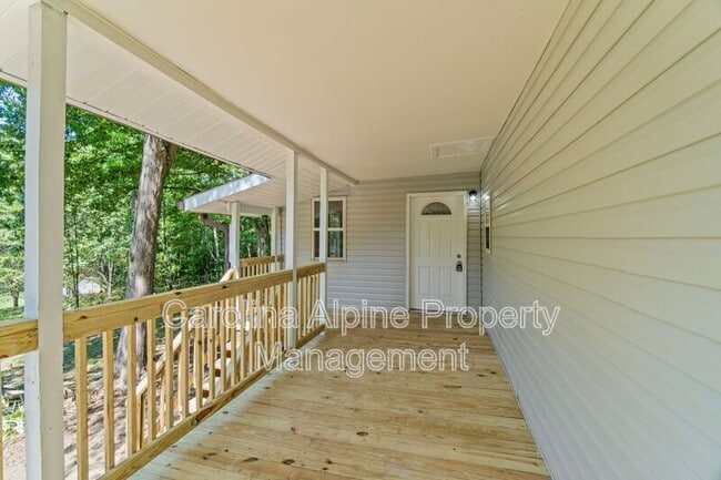 Building Photo - 175 Uphill Dr
