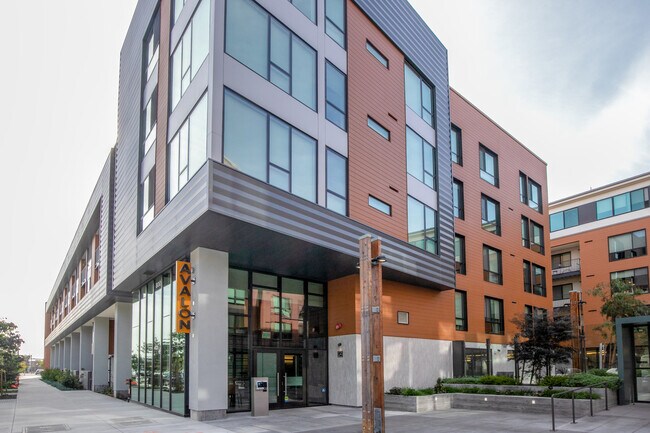 Building Photo - 800 Indiana St