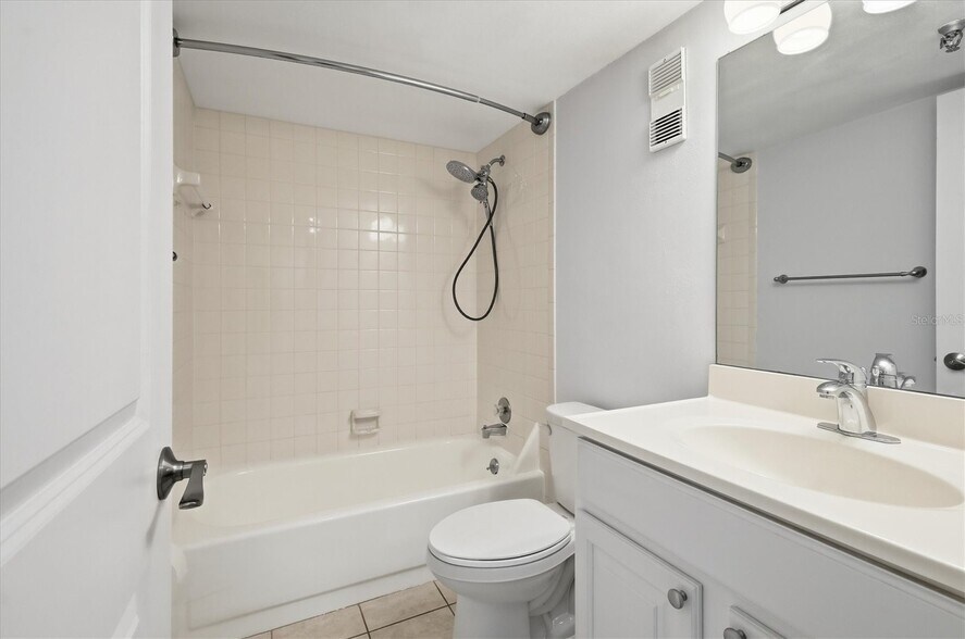 Building Photo - 7430 Sunshine Skyway Ln S