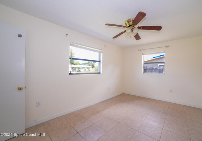 Building Photo - 2285 Dolphin Rd