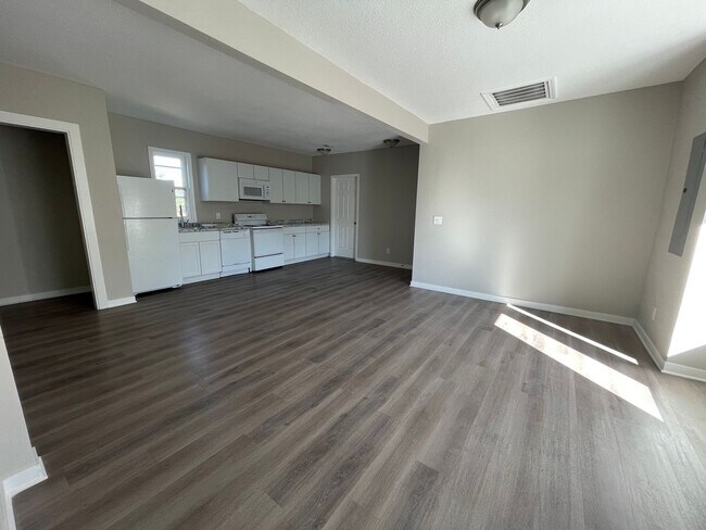 Building Photo - 1002 N 9th St