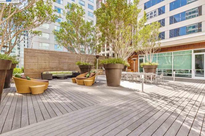 Resident's Deck - 1160 Mission St