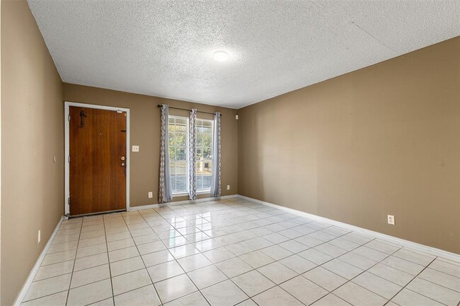 Building Photo - 9407 N Creek Dr