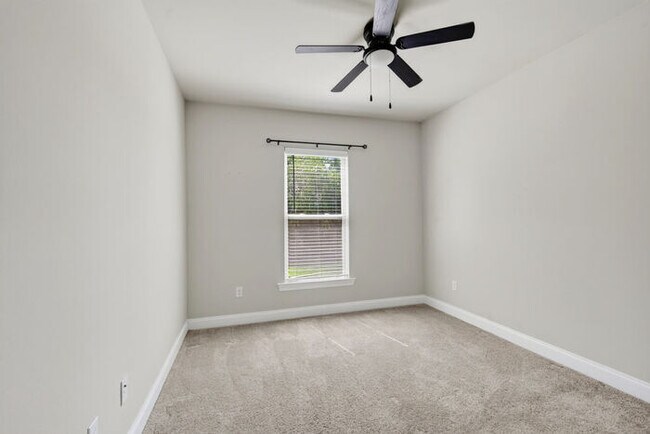 Building Photo - 15034 Belhaven St