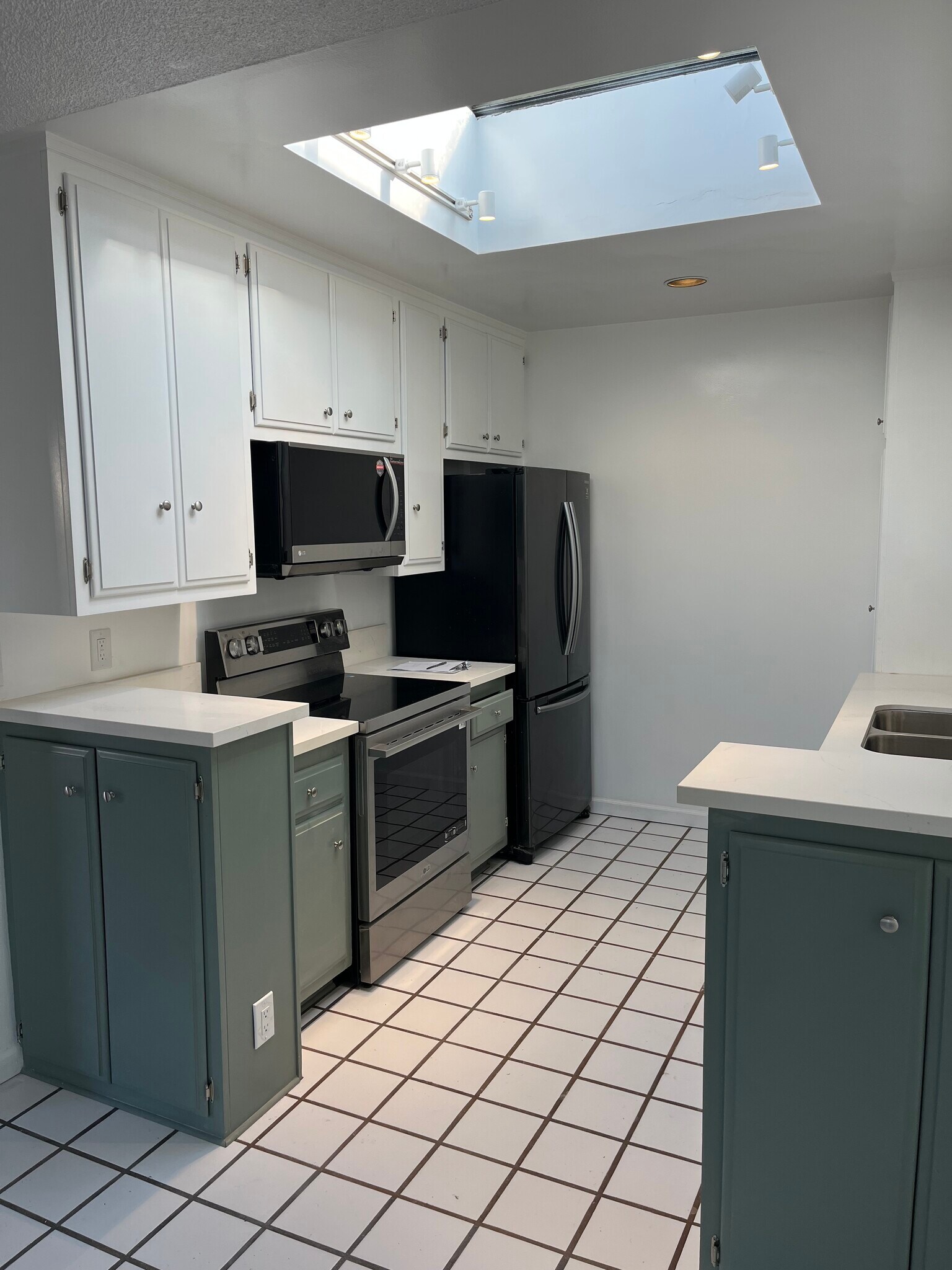 Building Photo - 8056 Redlands St