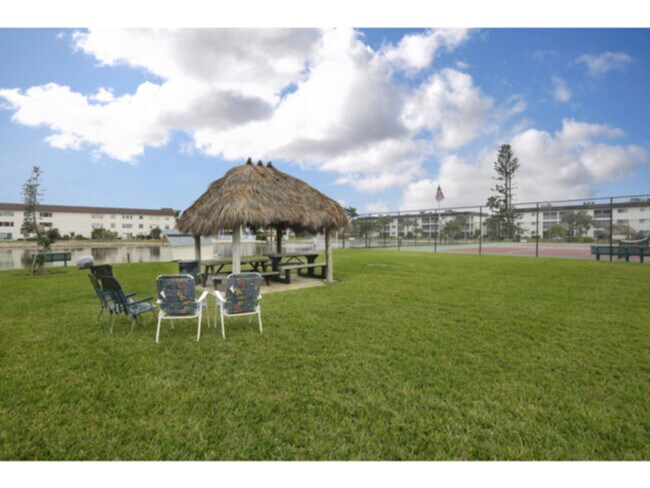 Building Photo - Newly listed Gulf Winds East condo
