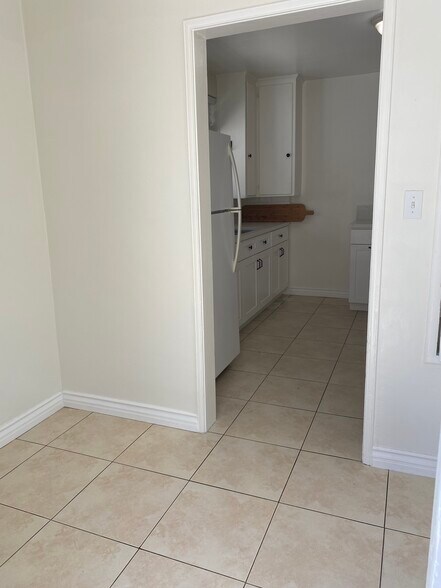 Entry to the unit - 11280 Morrison St