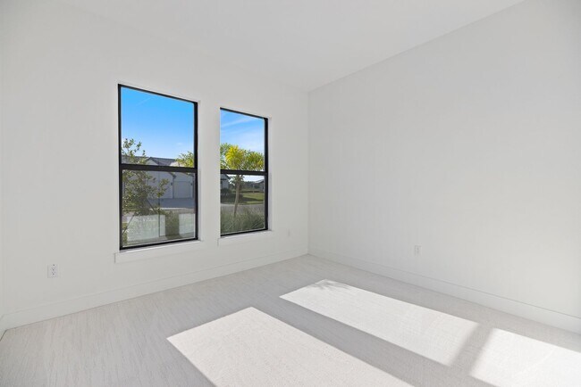 Building Photo - Brand New spacious 4bd/3.5bth Sarasota Hom...