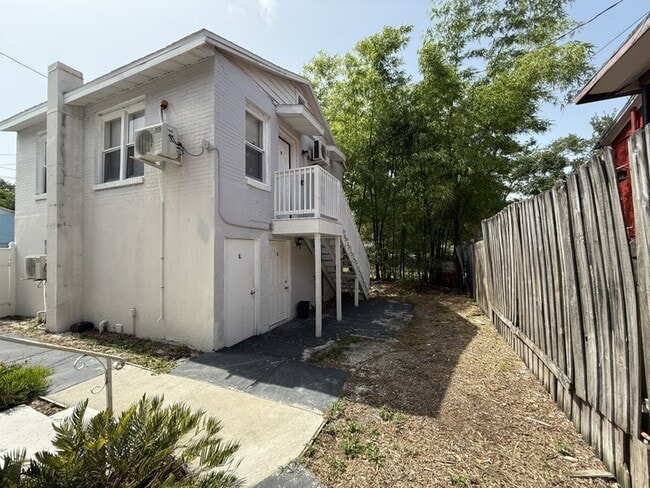 Building Photo - 711 18th Ave S