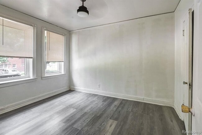 Building Photo - 13535 La Salle Blvd